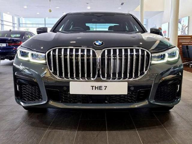 宝马新款7系海外实拍前脸大变样插混版或下周亮相慕尼黑