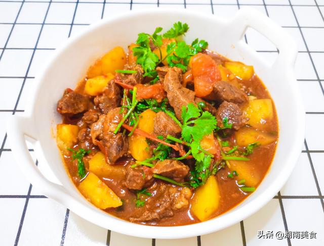 简单零失败的番茄土豆炖牛肉酱香浓郁软糯香甜贼拉美味