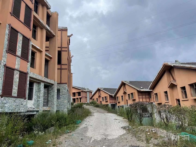 荒废的鞭陀小镇（总台央广记者 任梦岩 摄）