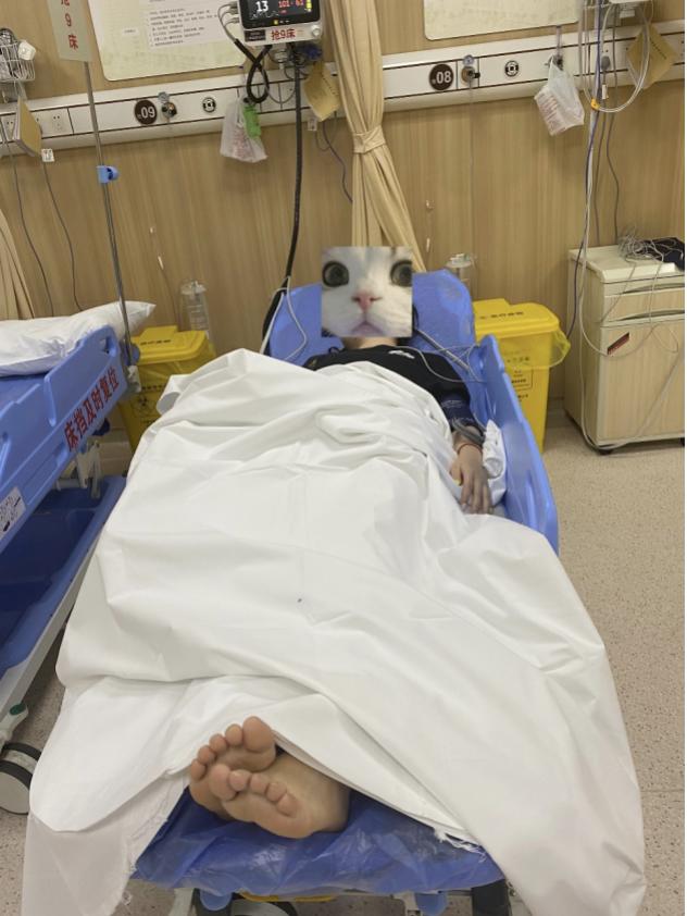 女子买喜茶，却拿到样品，一口下去厚重“油脂感”休闲区蓝鸢梦想 - Www.slyday.coM