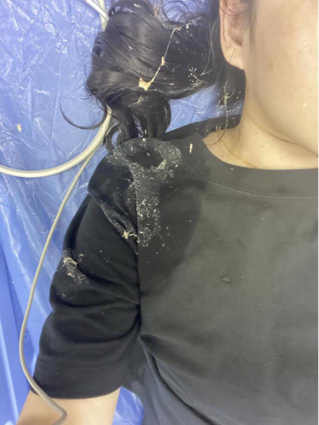 女子买喜茶，却拿到样品，一口下去厚重“油脂感”休闲区蓝鸢梦想 - Www.slyday.coM