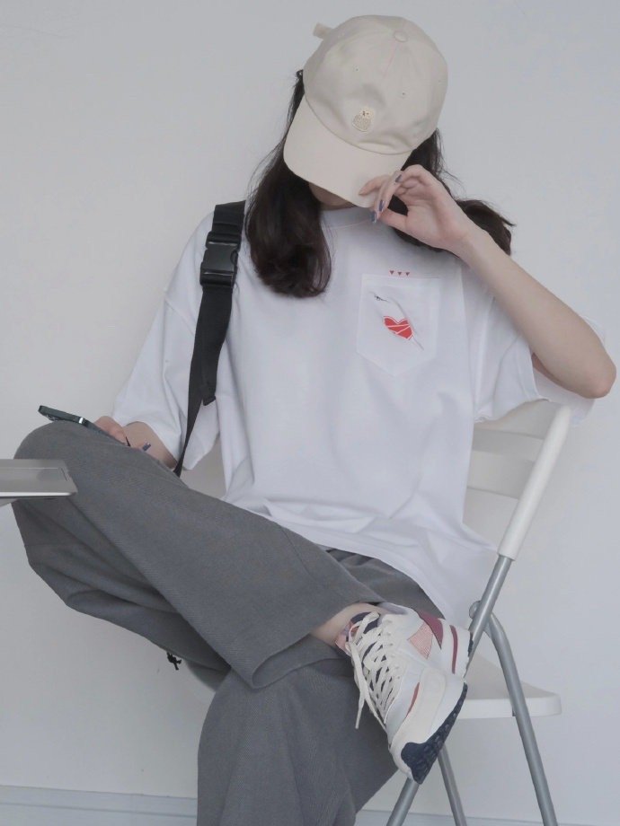 个性洒脱随意感酷女孩