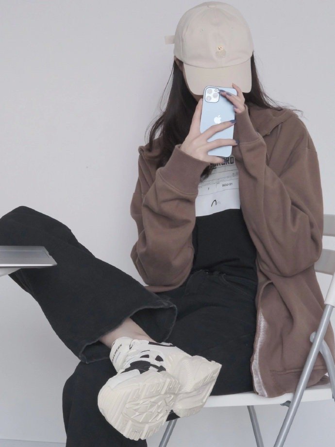 个性洒脱随意感酷女孩