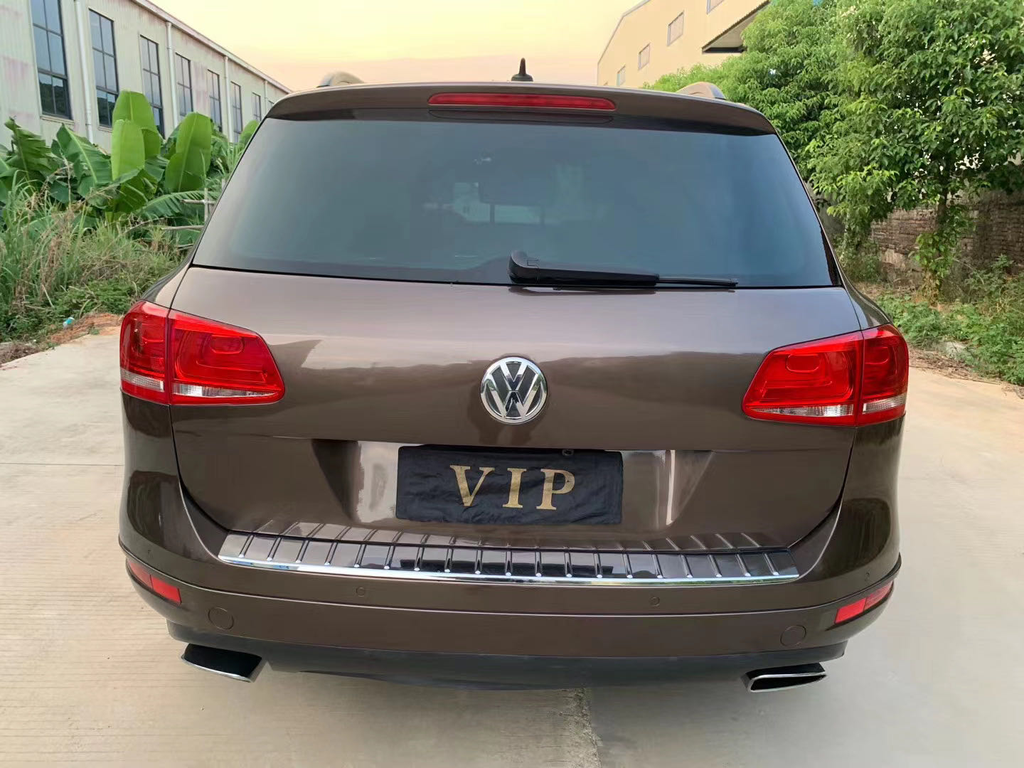 15年大众途锐售价12万外观饱满时尚内部低调而奢华