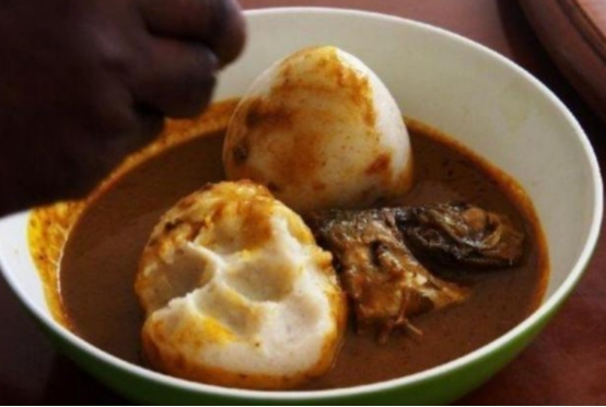 而是去吃一些添加了木薯粉的深加工类食物,这就是因为非洲将木薯作为