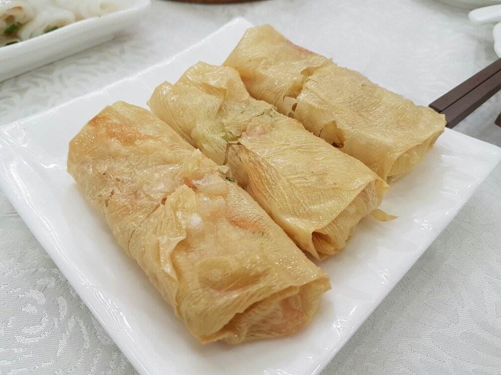 好吃的鲜虾腐皮卷
