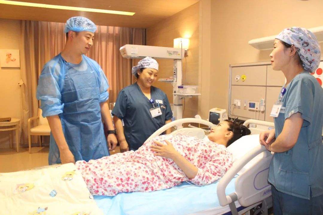 房价太高年轻人不生孩子专家建议每月奖励5000元可行吗