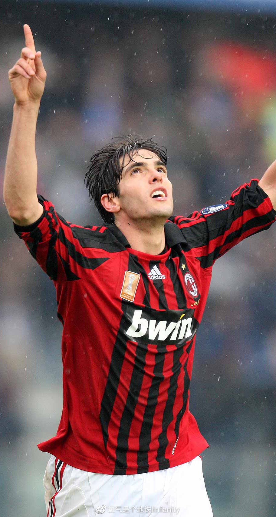 卡卡选出职业生涯三个名场面,其中两个背景板是:梅西和c罗!