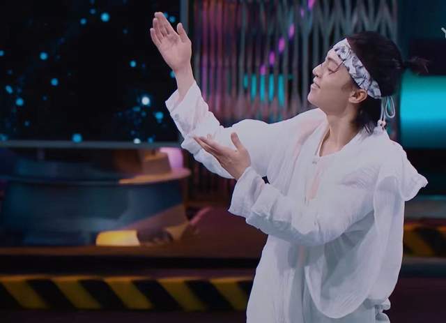 乔治因脚伤被淘汰黄潇表示遗憾两人还想合作更多精彩的舞蹈