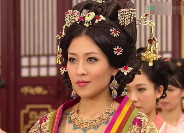 2011年,陈敏之参演了《怒火街头》,并凭借何利贞一角拿下了tvb的最佳