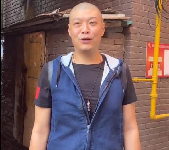 刘云天发视频公开近况光头造型出镜略显苍老看着比曹云金还瘦