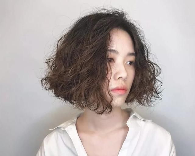 10款适合圆脸的中卷发