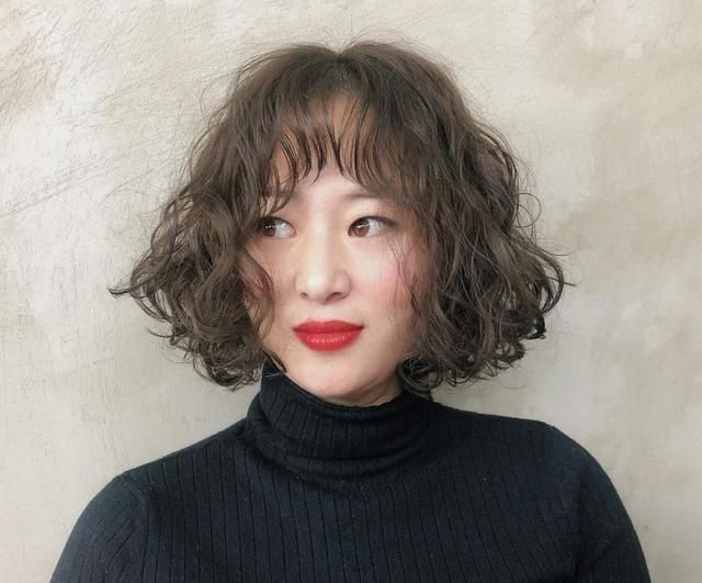 10款适合圆脸的中卷发