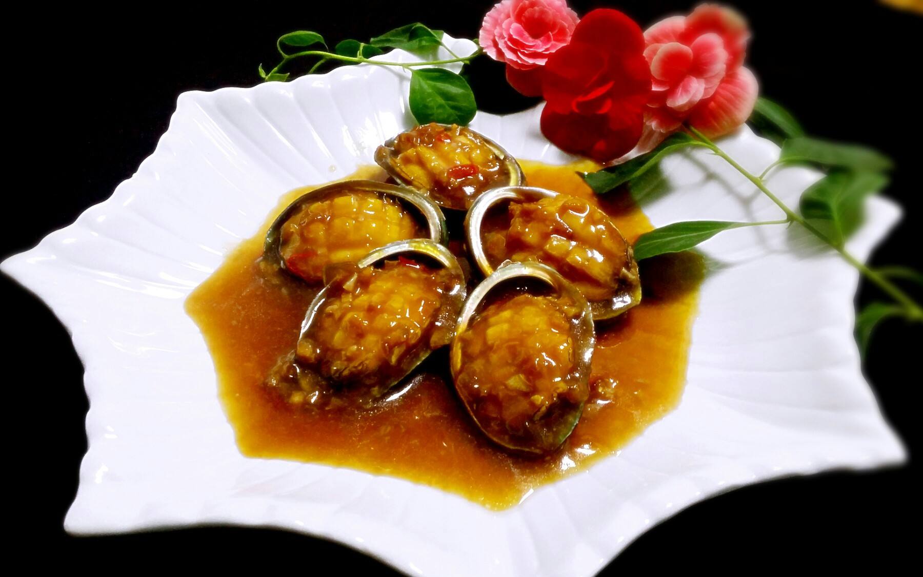 美味的蒜蓉豆豉蒸鲍鱼