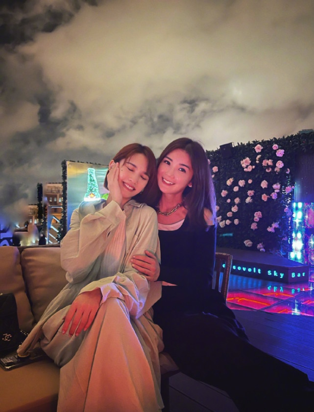 杨丞琳陈妍希阿sa小聚三大冻龄女神罕同框娇羞甜笑超少女