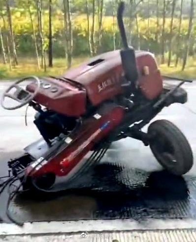 黑龙江车祸致15死1伤 ，附近村民透露，黑龙江车祸遇难者都是坐拖拉机去采摘万寿菊的休闲区蓝鸢梦想 - Www.slyday.coM