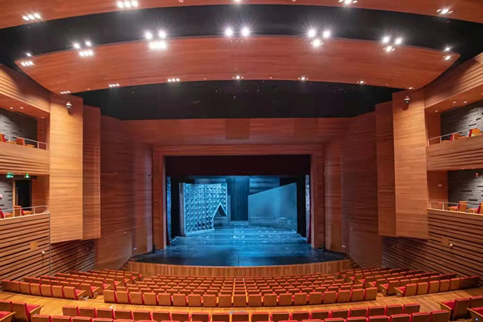 拥抱剧场北京国际戏剧中心开门揖客