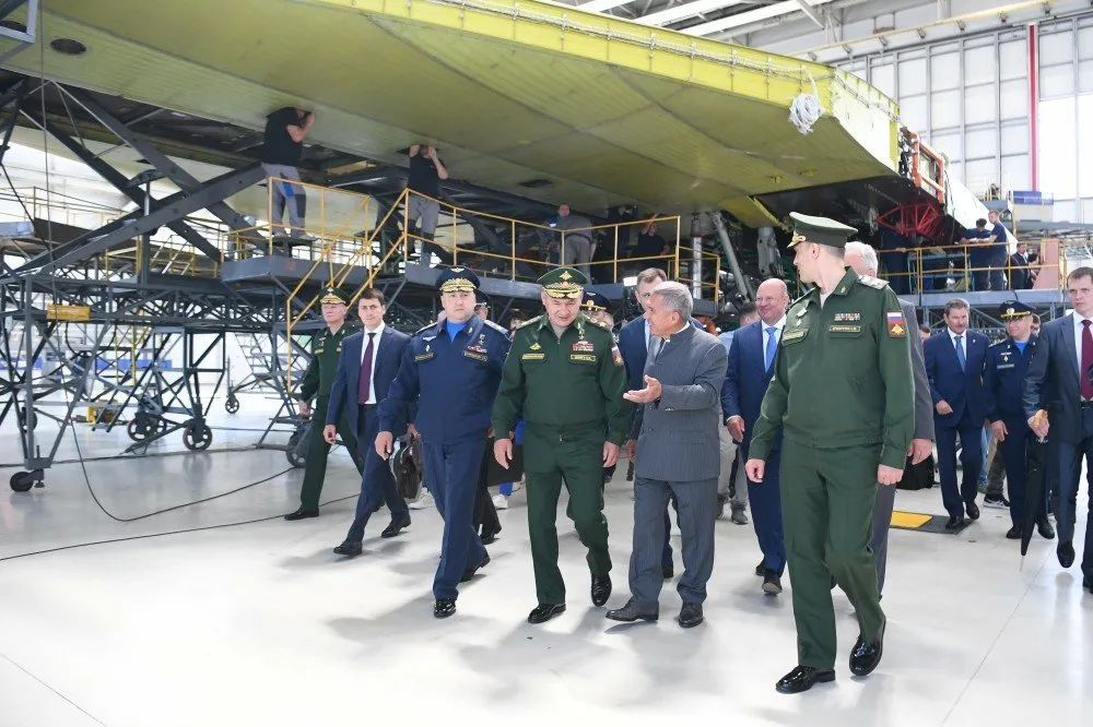 凤凰涅盘!俄罗斯图-160m战略轰炸机加速复产,绍伊古终于笑出声来