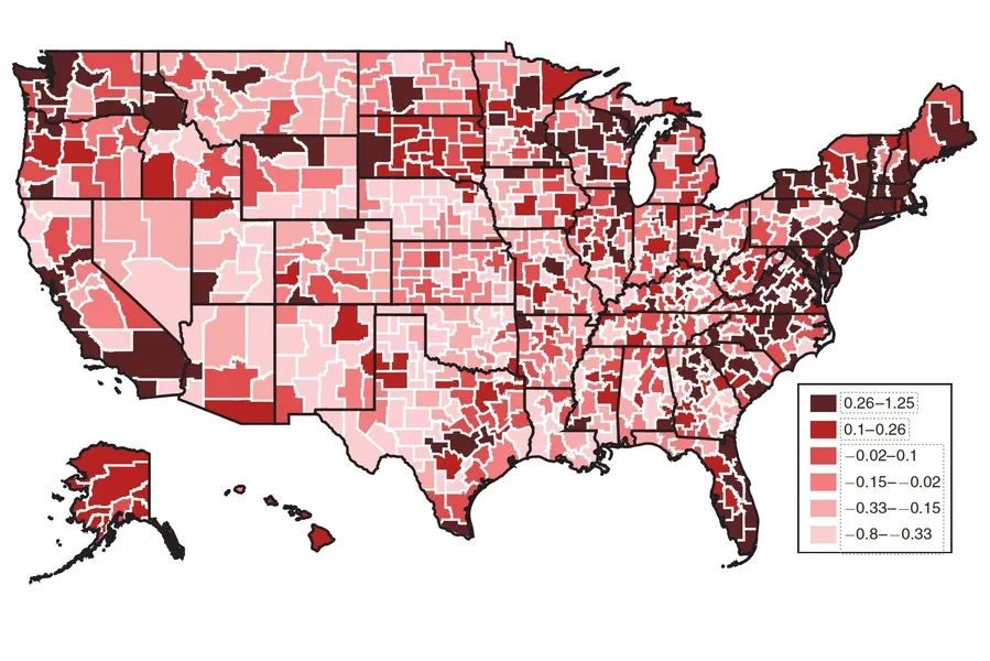 经济学家进行了一项新的研究，发现美国的一些地区比别的地区更能延长老年人的寿命。在这张地图上，更深的红色区域对老年人的寿命有着更积极的影响。| 图片来源：Finkelstein et。 al。