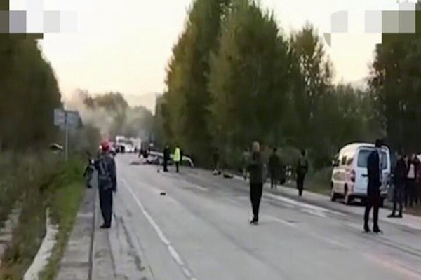 黑龙江一挂车与拖拉机相撞致15死休闲区蓝鸢梦想 - Www.slyday.coM