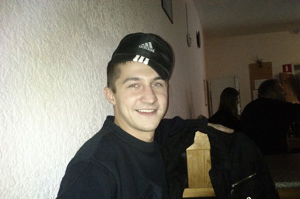 国外男子发现女儿侵犯视频，将其杀死，被捕时村民阻拦：他是英雄休闲区蓝鸢梦想 - Www.slyday.coM