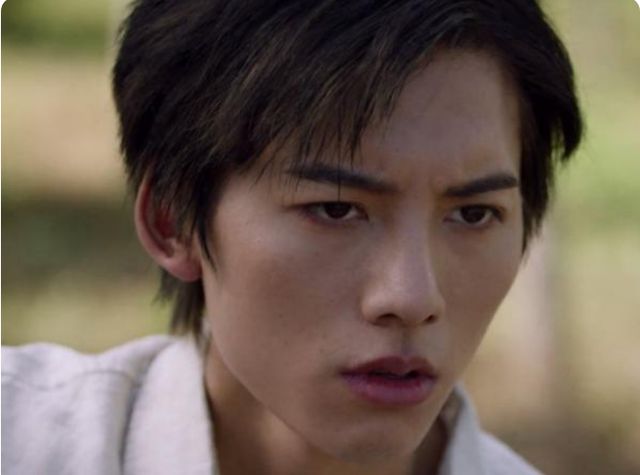 但是这个时候,她肚子里孩子的爸爸谢思彬却选择出国