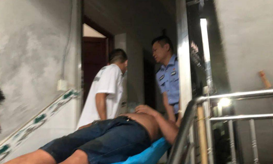 凌晨2点,福建一7岁萌娃报警救父亲,这当爸的真不让孩子省心休闲区蓝鸢梦想 - Www.slyday.coM 凌晨2点,福建一7岁萌娃报警救父亲,这当爸的真不让孩子省心休闲区蓝鸢梦想 - Www.slyday.coM