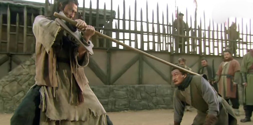 豹子头林冲棒打洪教头,做人不可骄傲自大