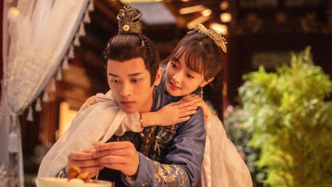 一集十分钟,集集高能反转,《进击的皇后2》打开短剧新形式|进击的皇后