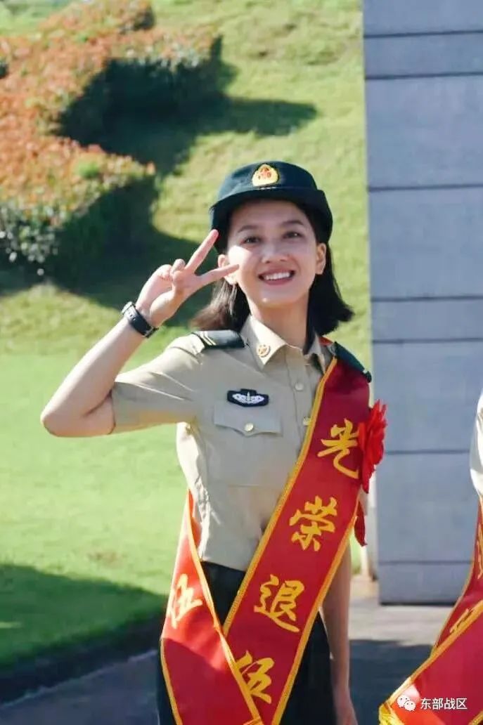 兵姐兵哥的退伍写真