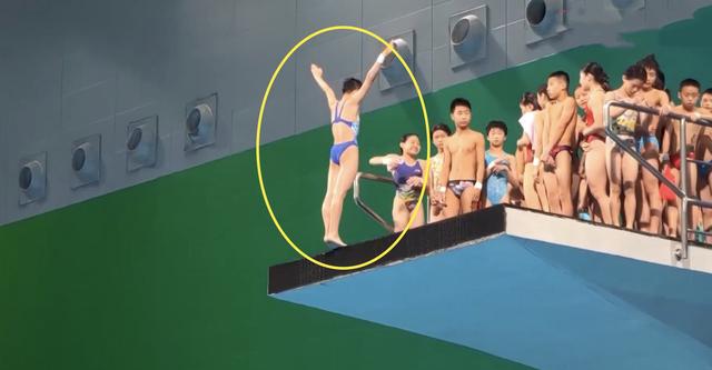 全红婵奥运夺冠只是运气好？20人10米台围观，她再次用实力说话休闲区蓝鸢梦想 - Www.slyday.coM