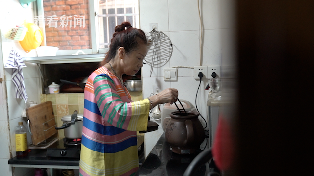 没有血缘关系的"保姆奶奶"江西省南昌市的老城区,有这样一位保姆,她叫