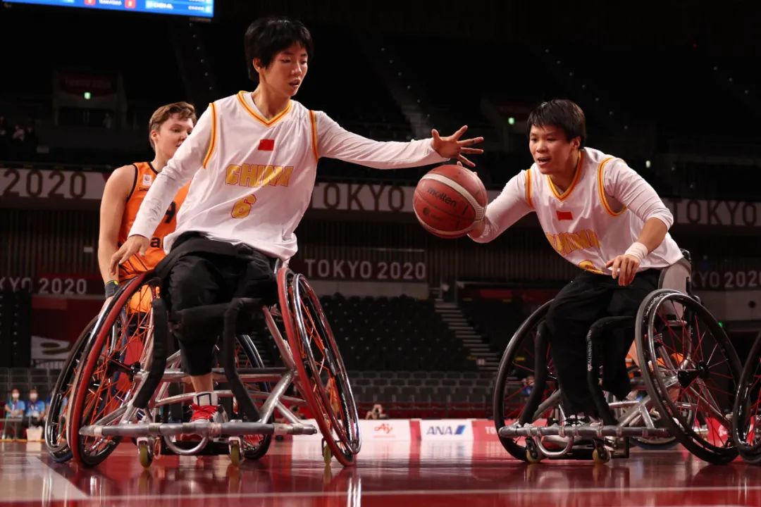 广州姑娘张雪梅，担任残奥会闭幕式旗手！看了她的手好心疼休闲区蓝鸢梦想 - Www.slyday.coM