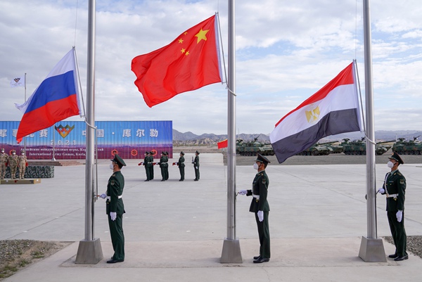 中部战区陆军少将副司令员朱晓辉致闭幕词,陆军中将副司令员刘发庆