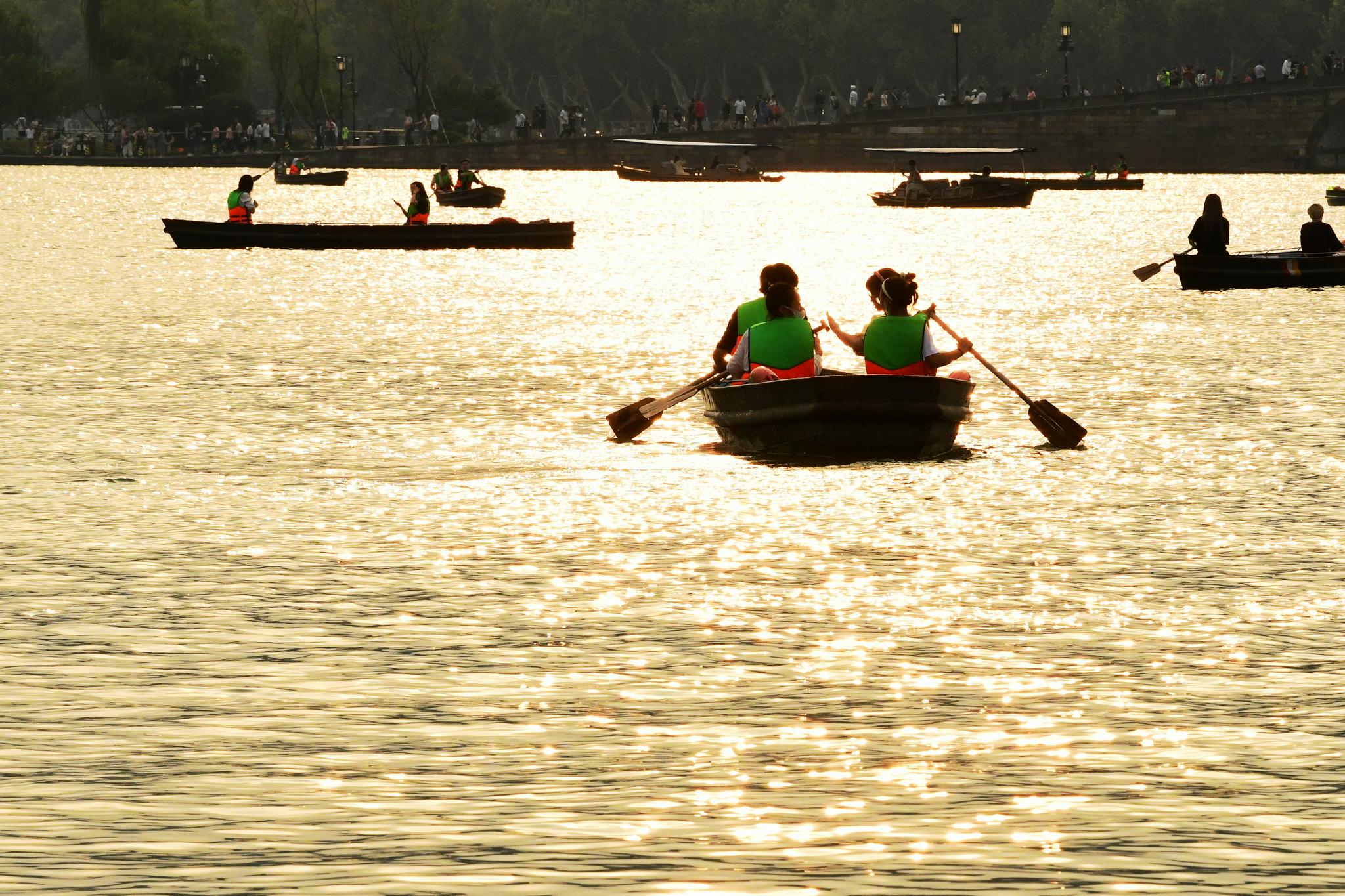 泛舟西湖醉夕阳|西湖_新浪新闻