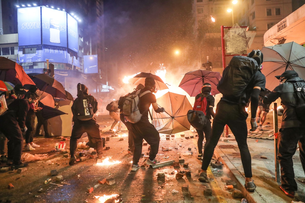 香江来信 | 女儿成为大学生辅警,父女变"同事"是最好的礼物|香港_新浪