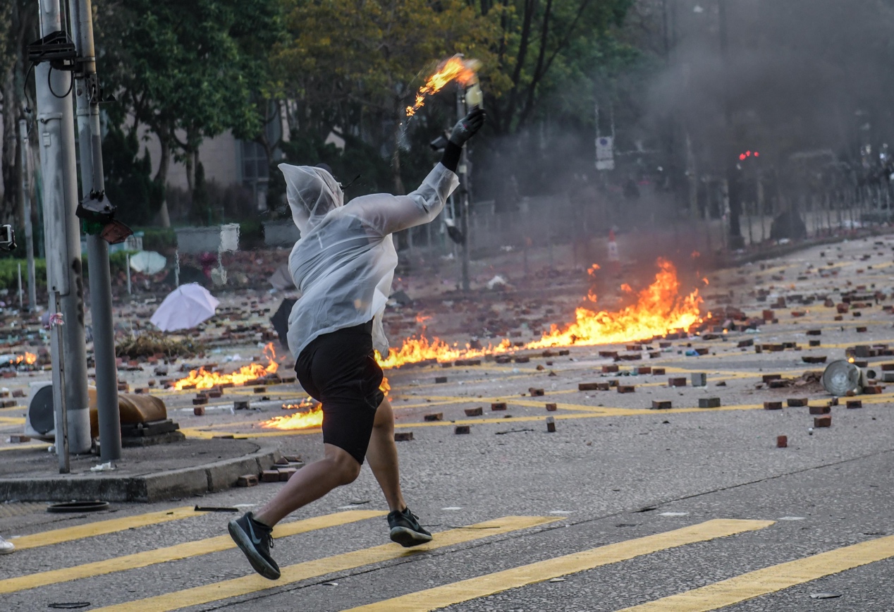 香江来信 | 女儿成为大学生辅警,父女变"同事"是最好的礼物|香港_新浪