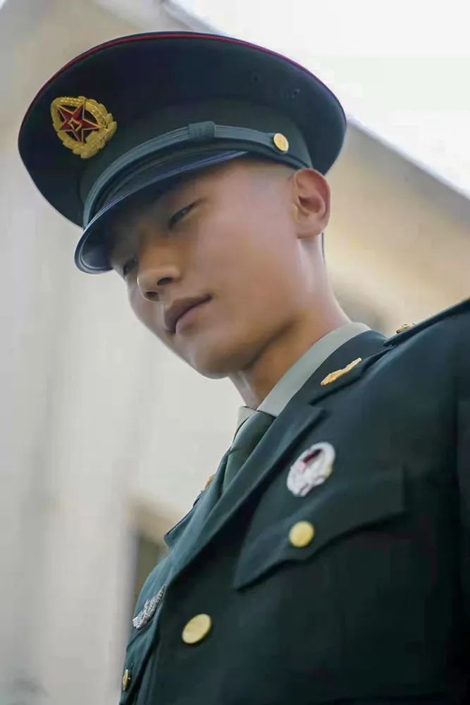 兵姐兵哥的退伍写真