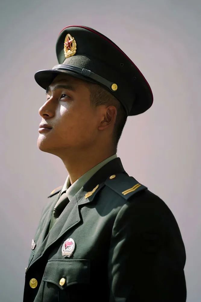 兵姐兵哥的退伍写真