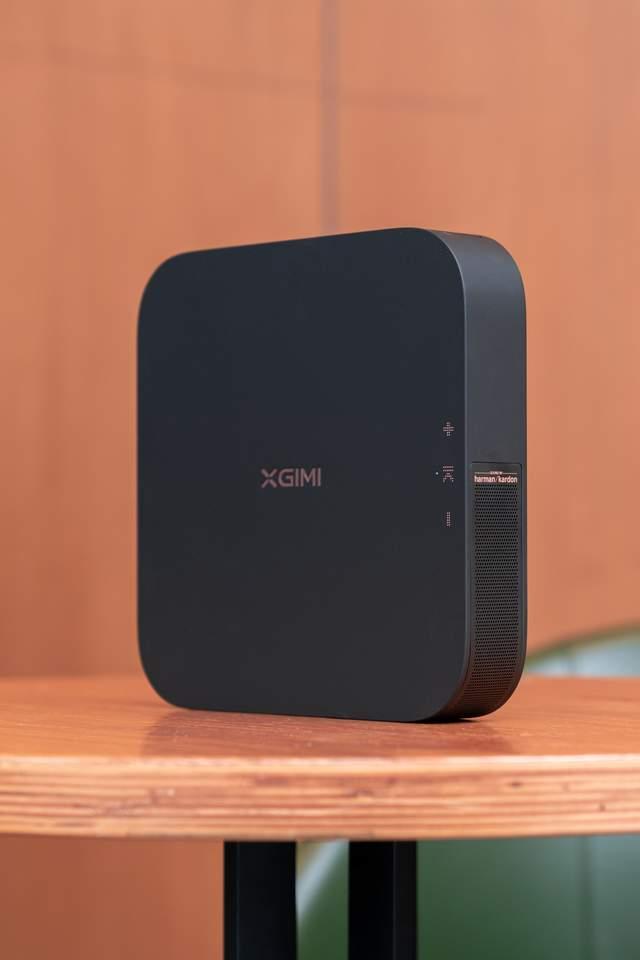 想选一台轻巧智能的1080p投影仪极米newz6x先给你打个版