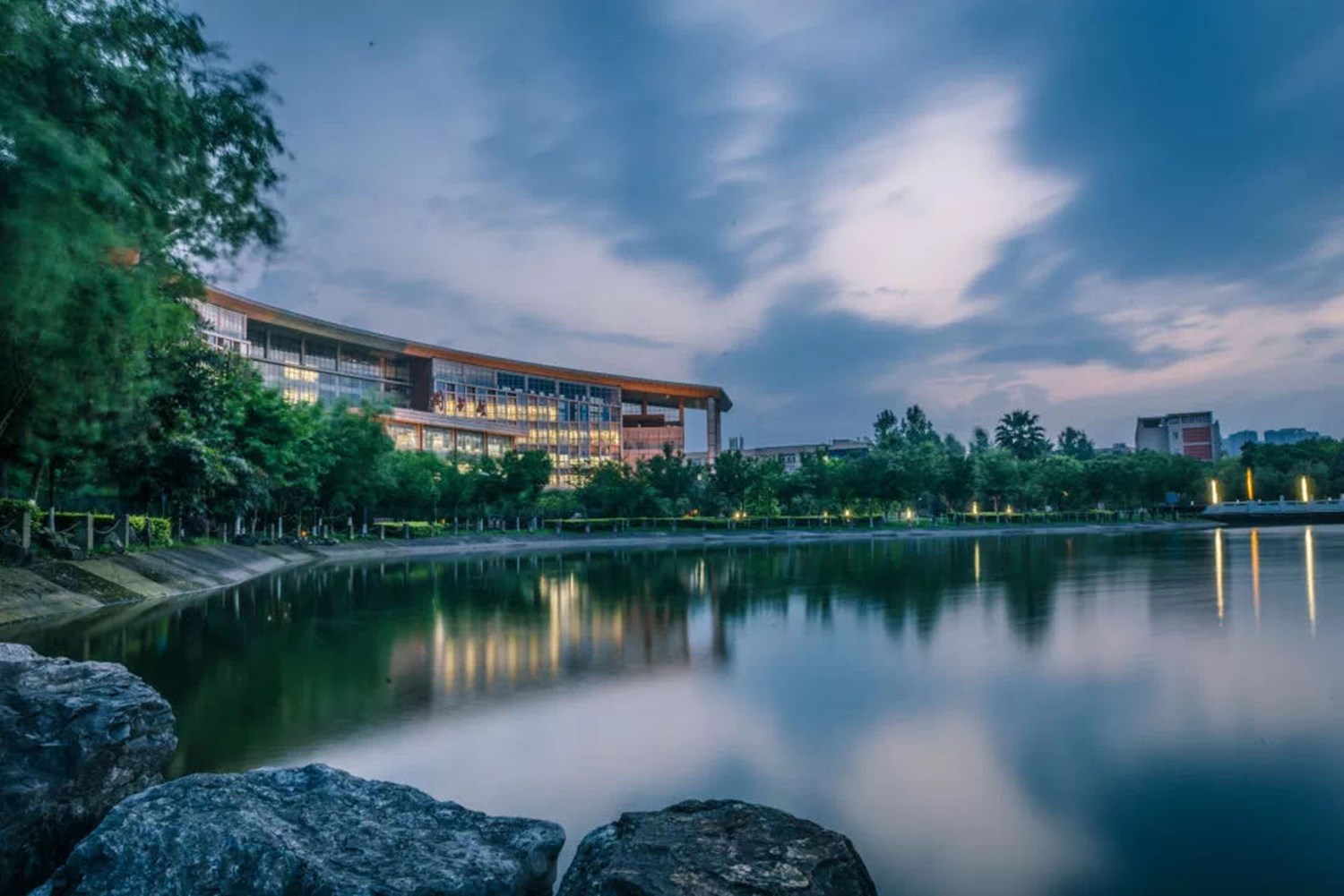 重庆西南政法大学法学界的黄埔军校与清华北大同级