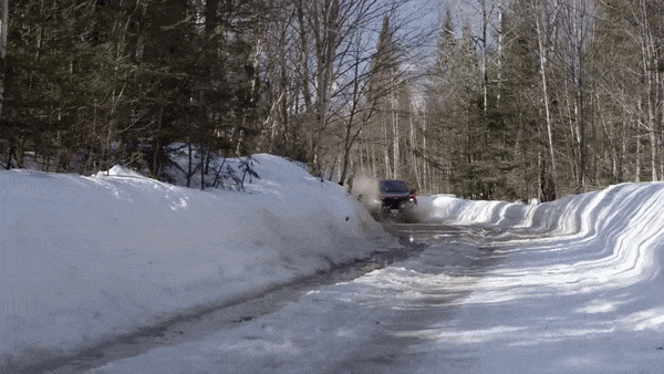所以,车主们要记得对于轮毂内外缘,车门,后备箱的底部边角,底盘位置等