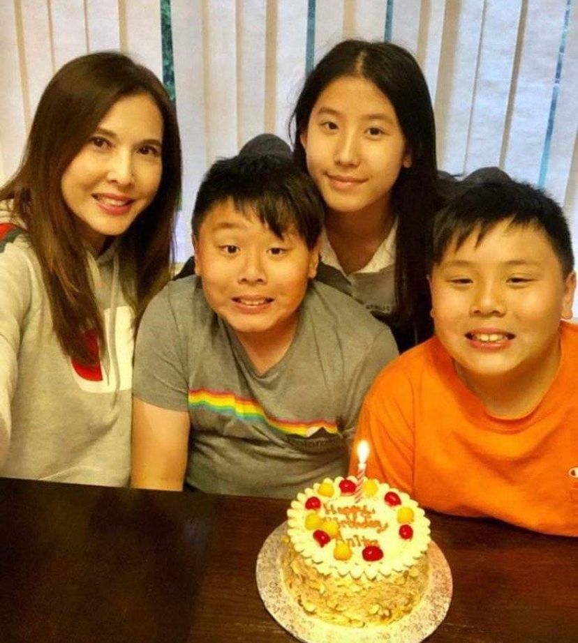 李婉华和女儿合照曝光,18岁爱女高鼻梁大眼睛,母女俩贴脸如姐妹休闲区蓝鸢梦想 - Www.slyday.coM 李婉华和女儿合照曝光,18岁爱女高鼻梁大眼睛,母女俩贴脸如姐妹休闲区蓝鸢梦想 - Www.slyday.coM