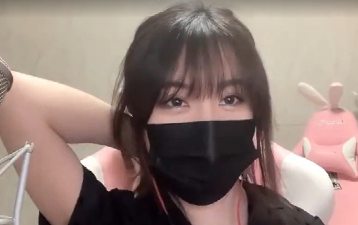原来真有人脸上自带口罩一条小团团预告露脸开播后还是遮住脸