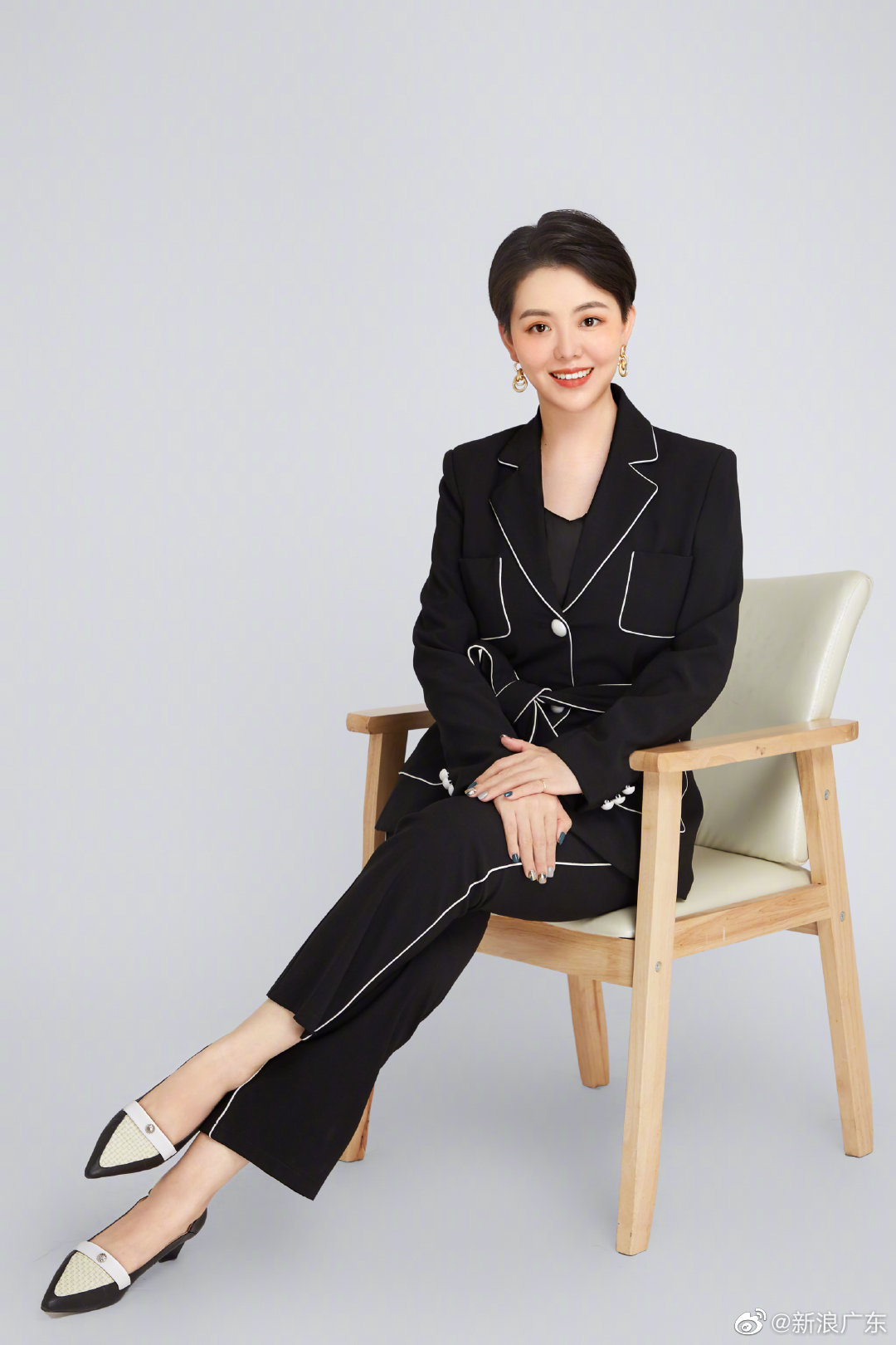 广州逵园艺术馆主理人王莹莹:通过玩手机刷微博解压