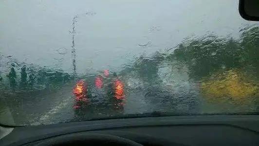 雨天开车你注意这些细节了吗