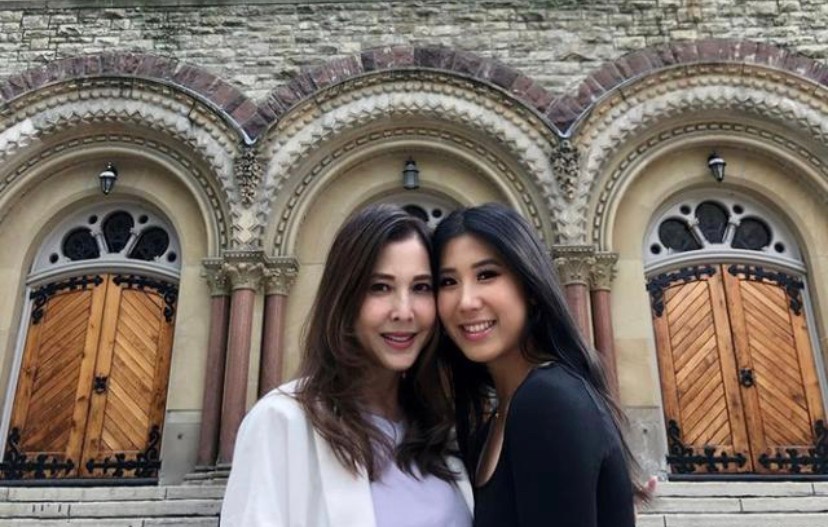 李婉华和女儿合照曝光,18岁爱女高鼻梁大眼睛,母女俩贴脸如姐妹休闲区蓝鸢梦想 - Www.slyday.coM 李婉华和女儿合照曝光,18岁爱女高鼻梁大眼睛,母女俩贴脸如姐妹休闲区蓝鸢梦想 - Www.slyday.coM