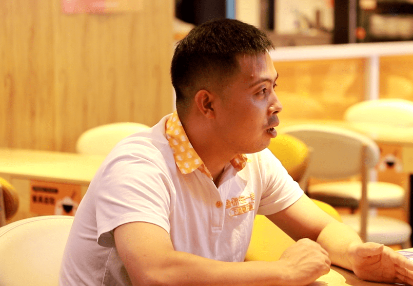 鱼你在一起加盟商吴学超的甜蜜负担客满为患凳子加到门口