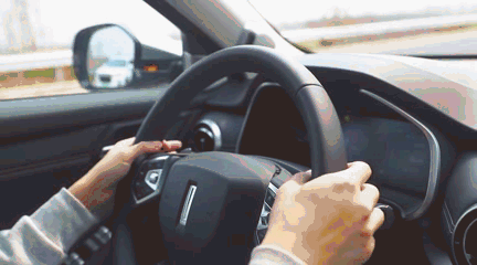 汽车开烂路,方向盘和底盘咣当咣当地响,这种异响是怎么回事?