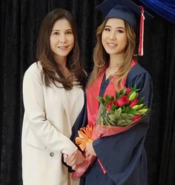 李婉华和女儿合照曝光,18岁爱女高鼻梁大眼睛,母女俩贴脸如姐妹休闲区蓝鸢梦想 - Www.slyday.coM 李婉华和女儿合照曝光,18岁爱女高鼻梁大眼睛,母女俩贴脸如姐妹休闲区蓝鸢梦想 - Www.slyday.coM